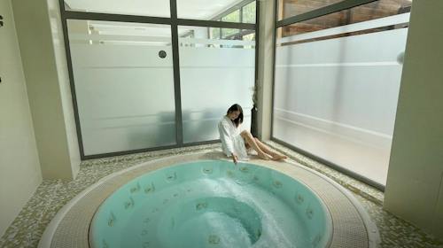 Hotel Trakošćan - Jesensko wellness opuštanje udvoje, Trakošćan, Hrvatska - 240 EUR - 2x noćenje u dvokrevetnoj Standard sobi za 2 osobe, Polupansion