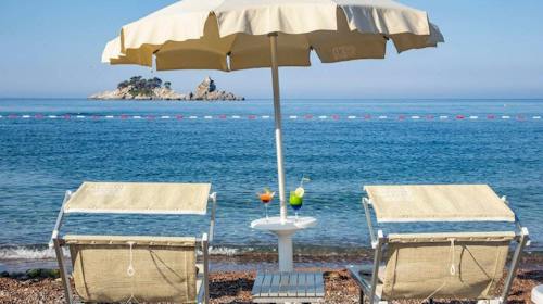 Hotel Palas Petrovac - Odmor u Petrovcu, Petrovac, Crna Gora - 494 EUR - 2x noćenje u Standard dvokrevetnoj sobi s pomoćnim krevetom za 3 osobe, Polupansion (buffet doručak i večera)
