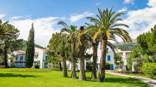 Hotel Slovenska plaža - Jesenski odmor u Budvi, Budva, Crna Gora - 523 EUR - 3x noćenje u Standard dvokrevetnoj sobi s dodatnim ležajem i balkonom za 3 osobe, Polupansion (buffet doručak i večera)