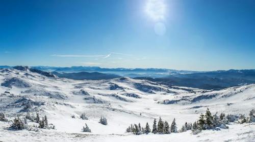 Aparthotel Zlatni Javor Jahorina - Zimski odmor na Jahorini s uključenim polupansionom, Jahorina, Bosna i Hercegovina - 440 EUR - 2x noćenje u studio apartmanu s odvojenom spavaćom sobom za 2 osobe (2 djece do 5,99 godina besplatno), Polupansion
