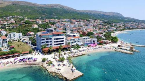 Hotel San Antonio - Jesenski odmor u Dalmaciji udvoje, Podstrana, Hrvatska - 220 EUR - 2x noćenje u dvokrevetnoj Deluxe sobi s balkonom i pogledom na more za 2 osobe, Doručak