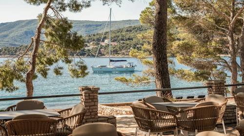 Aminess Senses Hvar Resort - Obiteljski all inclusive light odmor na Hvaru, Vrboska, Hrvatska - 240 EUR - 3x noćenje u dvokrevetnoj Superior sobi s balkonom za 2 osobe (1 dijete do 9,99 godina besplatno), All inclusive light