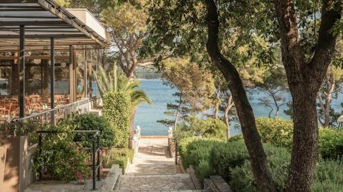 Aminess Senses Hvar Resort - All inclusive light odmor na Hvaru za 3 osobe, Vrboska, Hrvatska - 540 EUR - 5x noćenje u dvokrevetnoj Superior sobi s balkonom za 3 osobe, All inclusive light
