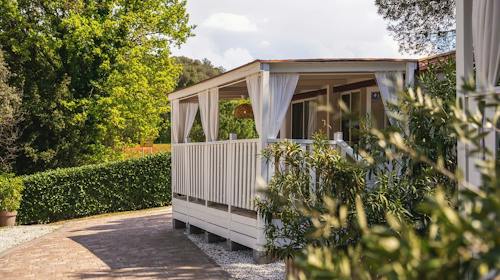 Camping Tina Vrsar - Jesenski odmor u Vrsaru - Standard mobilne kućice, Vrsar, Hrvatska - 212 EUR - 3x noćenje u mobilnoj kućici Standard za 4 osobe, Korištenje posteljine i ručnika