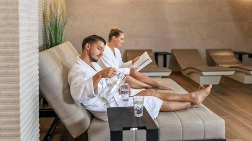Hilton Rijeka Costabella Beach Resort & Spa - Vikend wellness odmor s doručkom, Rijeka, Hrvatska - 325 EUR - 2x noćenje u dvokrevetnoj King Guestroom sobi s balkonom i pogledom na more za 2 osobe, Bogati buffet doručak u hotelskom restoranu The Kitchen