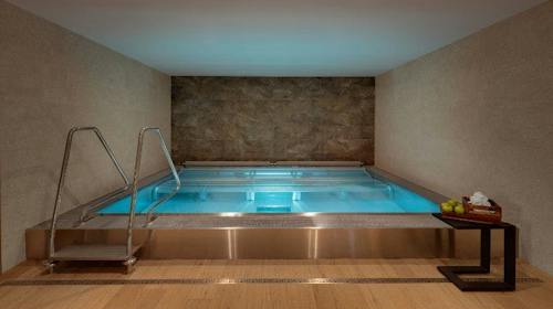 Hilton Rijeka Costabella Beach Resort & Spa - Wellness odmor tijekom tjedna s doručkom, Rijeka, Hrvatska - 298 EUR - 2x noćenje u dvokrevetnoj King Guestroom sobi s balkonom i pogledom na more za 2 osobe, Bogati buffet doručak u hotelskom restoranu The Kitchen