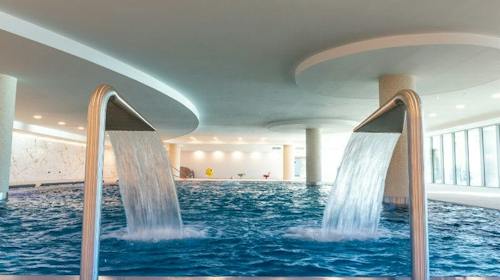 Hilton Rijeka Costabella Beach Resort & Spa - Wellness odmor tijekom tjedna s polupansionom, Rijeka, Hrvatska - 449 EUR - 2x noćenje u dvokrevetnoj King Guestroom sobi s balkonom i pogledom na more za 2 osobe, Polupansion