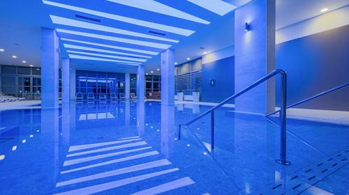 Hotel Katarina - Jesensko wellness opuštanje za velike obitelji u Selcu, Selce, Hrvatska - 732 EUR - 3x noćenje u Superior obiteljskoj sobi s francuskim balkonom (2 povezane sobe) za 2 osobe (4 djece do 11,99 godina besplatno), Polupansion