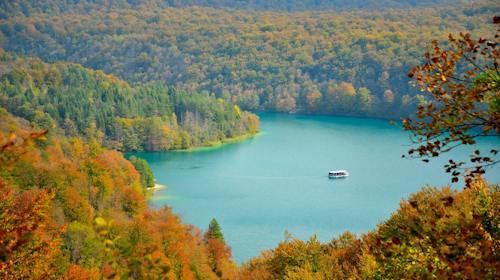 Hotel Jezero - Jesenski odmor na Plitvičkim jezerima s uključenim ulaznicama, Plitvička jezera, Hrvatska - 408 EUR - 2x noćenje u dvokrevetnoj Standard sobi za 2 osobe, Polupansion