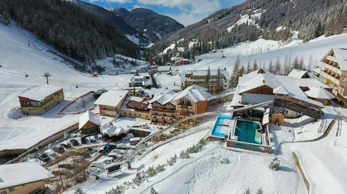 Alm-Resort Frühauf - Obiteljska all inclusive zima u zagrljaju planina, Krems in Kärnten, Austrija - 562 EUR - 2x noćenje u Comfort dvokrevetnoj sobi za 2 osobe (1 dijete do 9,99 godina besplatno), All inclusive