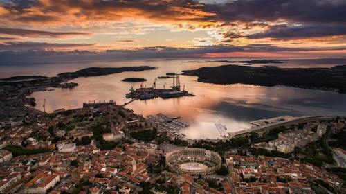 Pula City Center Accommodation - Jesen u Puli, Pula, Hrvatska - 119 EUR - 1x noćenje u dvokrevetnoj sobi s balkonom ili bez balkona (ovisno o raspoloživosti) za 2 osobe (1 dijete do 6,99 godina besplatno), Doručak