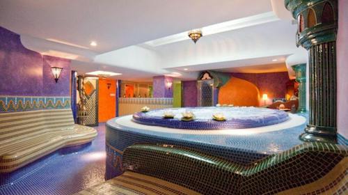 Amira Boutique Hotel Wellness & Spa - Obiteljski jesenski odmor tijekom tjedna, Hévíz, Mađarska - 290 EUR - 2x noćenje u dvokrevetnoj Superior sobi za 2 osobe (1 dijete do 11,99 godina besplatno), Polupansion