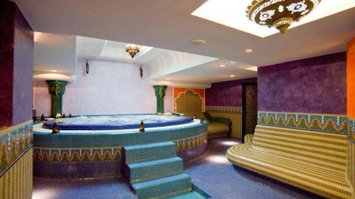 Amira Boutique Hotel Wellness & Spa - Obiteljski jesenski odmor tijekom tjedna, Hévíz, Mađarska - 422 EUR - 3x noćenje u dvokrevetnoj Superior sobi za 2 osobe (1 dijete do 11,99 godina besplatno), Polupansion