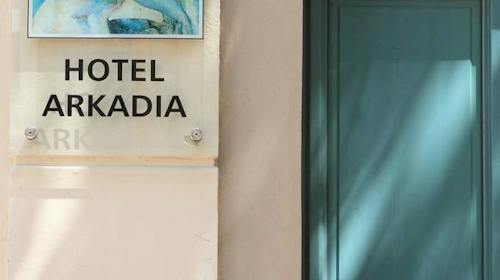 Hotel Arkadia Pecs - Nova godina, Pecs, Mađarska - 85 EUR - 2x noćenje u dvokrevetnoj sobi za 2 osobe, Buffet doručak