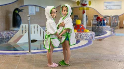 Karos Spa Hotel - Obiteljski jesenski wellness odmor, Zalakaros, Mađarska - 349 EUR - 2x noćenje u prostranoj Spa Superior sobi za 2 osobe (1 dijete do 11,99 godina besplatno), Polupansion (bogati buffet doručak i buffet večera) u restoranu Eden
