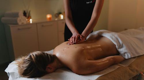 Hotel IN Biograd - Romantični wellness bijeg uz masažu za dvoje, Biograd na Moru, Hrvatska - 299 EUR - 2x noćenje u prostranoj Superior sobi (morska strana) za 2 osobe, Polupansion