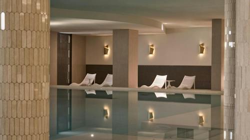 Grand hotel 4 Opatijska Cvijeta - Bogati obiteljski paket zabave u obnovljenom hotelu, Opatija, Hrvatska - 470 EUR - 2x noćenje u Superior obiteljskoj sobi s pogledom na more i balkonom za 2 osobe (2 djece do 11,99 godina besplatno), Polupansion