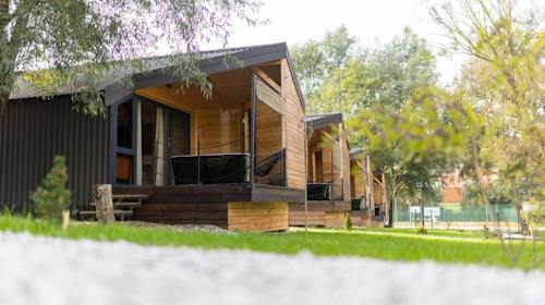 Glamping Resort Halicanum - Toplice Sveti Martin - Obiteljski vikend odmor, Sveti Martin na Muri, Hrvatska - 199 EUR - 2x noćenje u luksuznoj kućici s privatnom saunom i kadom na terasi za 2 osobe (2 djece do 6,99 godina besplatno), Polupansion