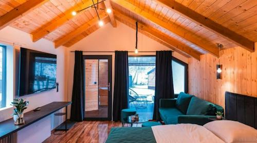Glamping Resort Halicanum - Toplice Sveti Martin - Obiteljski odmor, Sveti Martin na Muri, Hrvatska - 249 EUR - 2x noćenje u luksuznoj kućici s privatnom saunom i kadom na terasi za 2 osobe, Polupansion