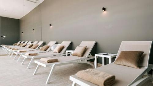 Hotel Miramare - Luksuz na Kvarneru posljednji vikend prije zatvaranja hotela s uključenom masažom, Crikvenica, Hrvatska - 504 EUR - 3x noćenje u dvokrevetnoj Superior sobi za 2 osobe, Polupansion