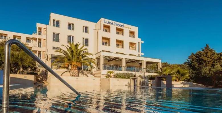POSEBNA PONUDA! Jesen u Hotelu La Luna 4*, Pag - 2 noćenja s ALL INCLUSIVE uslugom za 2 osobe + GRATIS paket za do 2 djece