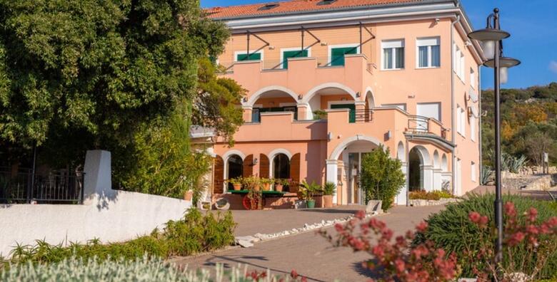 Wellness odmor u luksuznom Hotelu Kanajt 4*, Punat - 1 ili više noćenja za dvoje uz 4 vrste sauna, jacuzzi i fitness