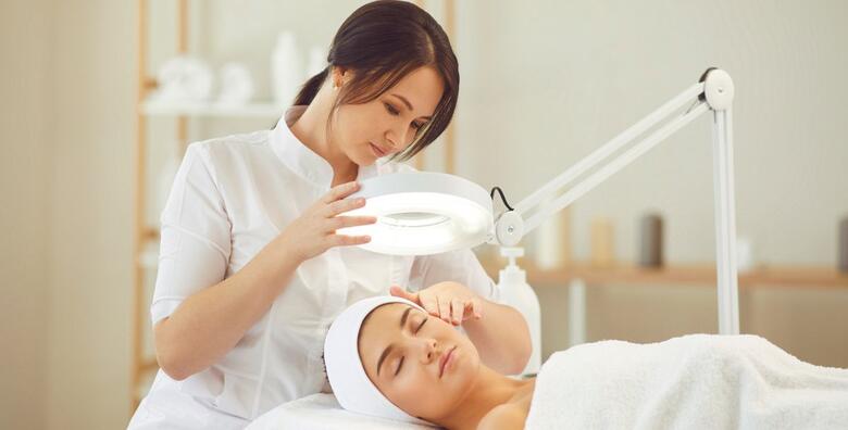 Kemijski piling + Dermapen + ampula hyalurona + mikrodermoabrazija lica u Beauty salonu LaVi